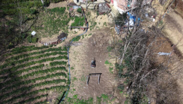 Evine gidebilmek i&ccedil;in &ouml;l&uuml;m&uuml; g&ouml;ze alıyor