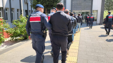Evlerden Cephanelik &Ccedil;ıktı: 44 G&ouml;zaltı