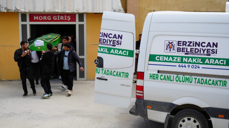 Faciada &ouml;len 9 Afgan, Erzincan'da g&ouml;m&uuml;ld&uuml;