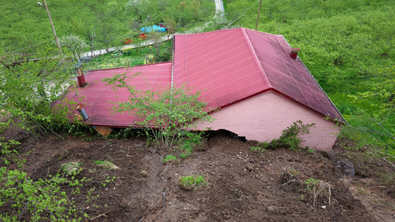 Faciadan kıl payı kurtuluş: Evde olmadığı i&ccedil;in hayatta kaldı