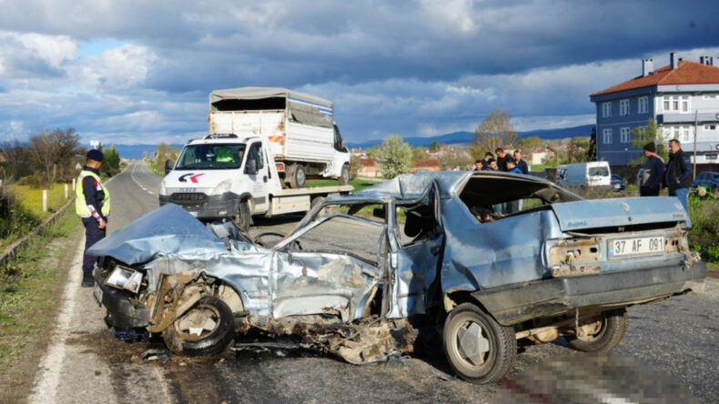 Feci kazada otomobil ikiye b&ouml;l&uuml;nd&uuml;: 1 &ouml;l&uuml;