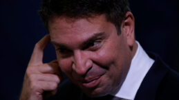 Firari istihbarat başkanını g&ouml;&ccedil;men polisi yakaladı