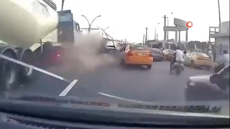 Freni Boşalan Kamyon 35 Aracı Ezdi: 7 &Ouml;l&uuml;