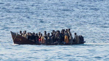 G&ouml;&ccedil;men faciası: 250 kişi kayboldu