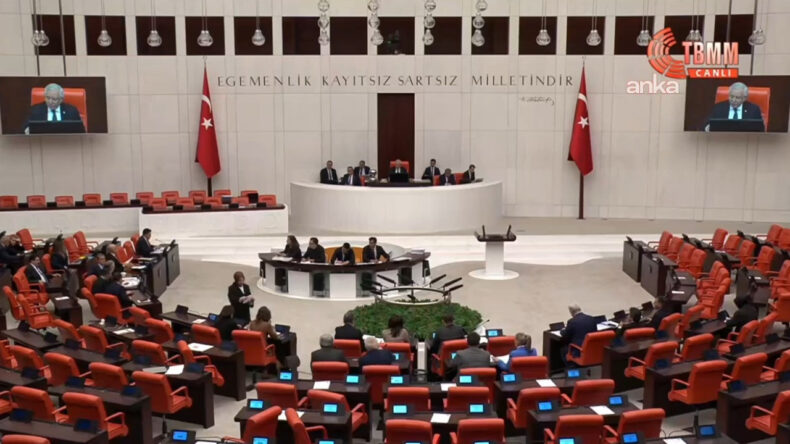 G&ouml;khan G&uuml;naydın: Ara se&ccedil;imi getirin, halk boyunuzun &ouml;l&ccedil;&uuml;s&uuml;n&uuml; verecek