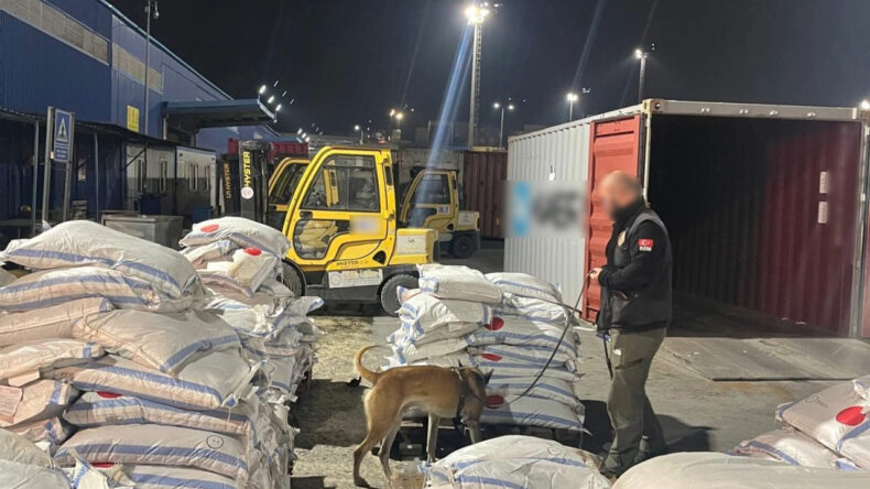 G&uuml;mr&uuml;klerde Uyuşturucu Patlaması
