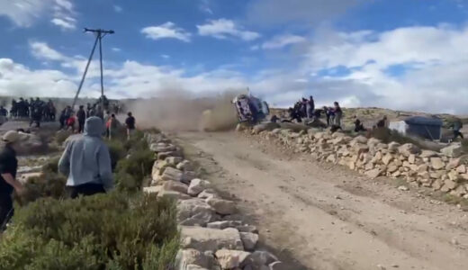 G&uuml;ney Amerika Rallisi'nde facia: Ara&ccedil; seyircilerin arasına daldı