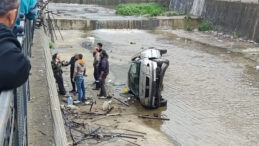 Hatay&rsquo;da Kanala U&ccedil;an Otomobildeki Anne ve Bebek Kurtarıldı