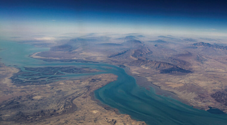 H&uuml;rm&uuml;z'de Yeni Gerilim: Gemi Yardım İstedi
