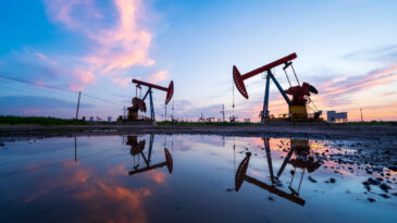 İHA'yla Vurulan Dev Petrol Rafinerisinde Yangın