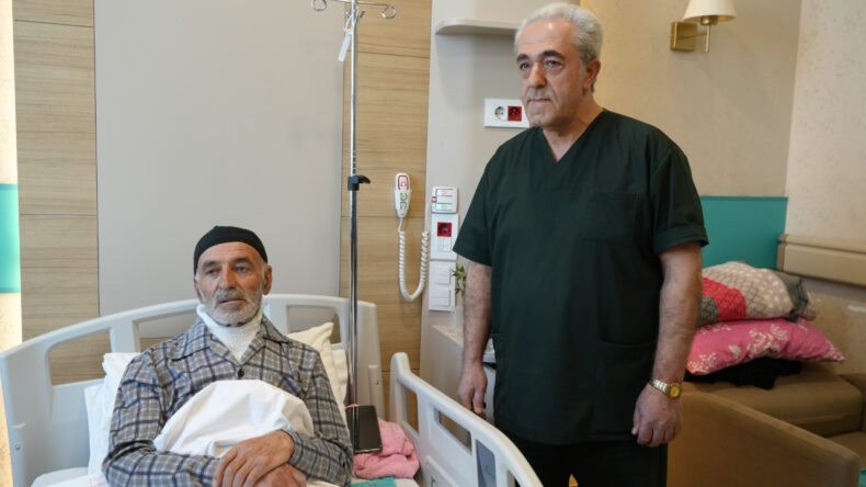 İnat etti, başından aşağı kaynar su döküldü