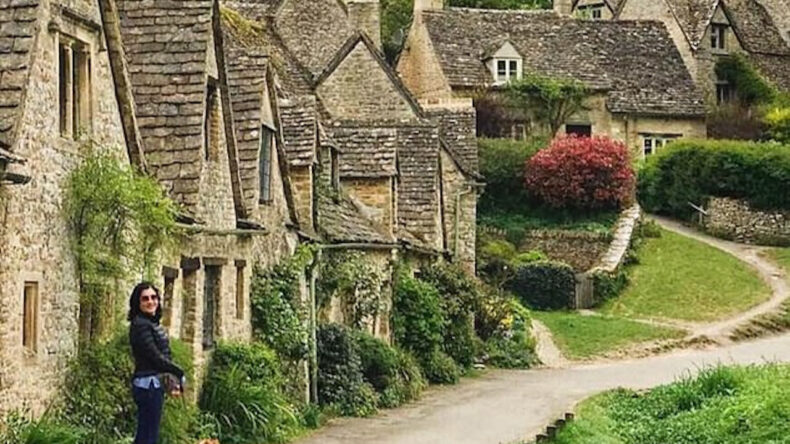 İngiliz k&ouml;y&uuml;n&uuml; "savaş alanına" &ccedil;eviren &ccedil;iftten yeni hamle