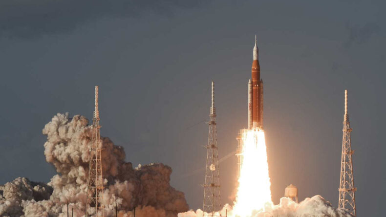 İnsanlık yeniden Ay yolunda