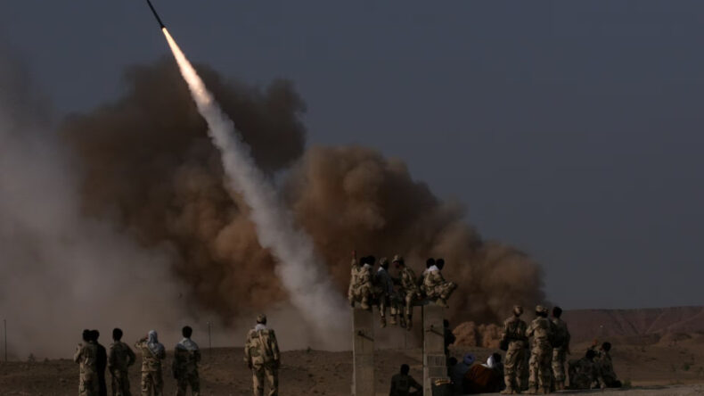 İran Devrim Muhafızları'ndan Sert A&ccedil;ıklama: S&ouml;zde Ateşkes Vurgusu