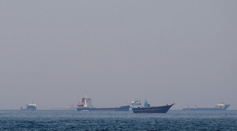 İran &Uuml;&ccedil; Konteyner Gemisine Ateş A&ccedil;tı