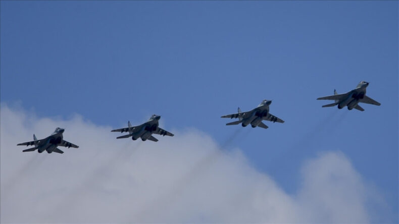 İran'dan komşu &uuml;lkeye 'ABD'ye havalimanlarını kapatın' talebi