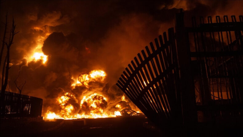 İran&rsquo;da &ccedil;elik fabrikası vuruldu