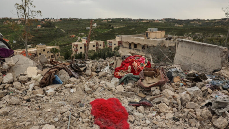 İsrail, L&uuml;bnan'da evi vurdu: Aynı aileden 4 kişi &ouml;ld&uuml;