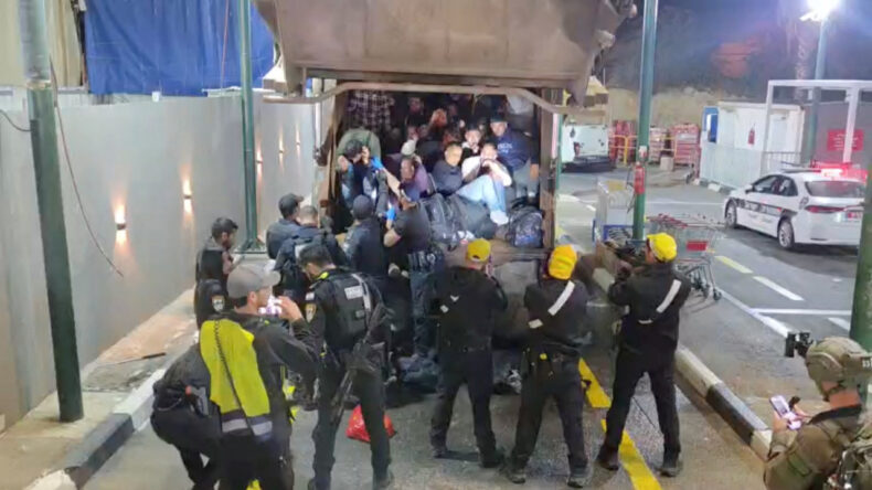 İsrail'de skandal görüntü: Önce engellediler, sonra…