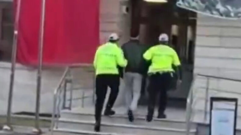 İstanbul'da, yayaların üstüne araç süren sürücü yakalandı