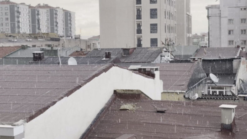 İstanbul’da Dolu Yağışı Etkili Oldu: Avrupa Yakası’nda Bazı İlçeler Beyaza Büründü