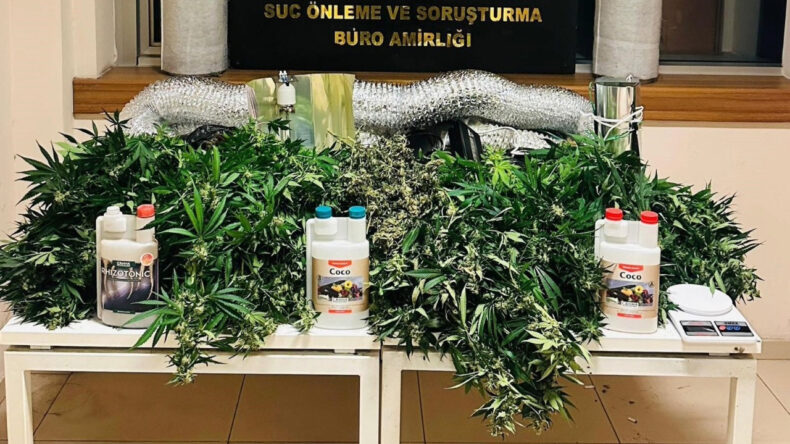 İzmir'de Uyuşturucu Operasyonu: Yabancı Uyruklu İki Kişi G&ouml;zaltına Alındı