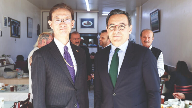 Japon B&uuml;y&uuml;kel&ccedil;i Masami&rsquo;nin ilk işi İstiklal Marşı&rsquo;nı ezberlemek olmuş