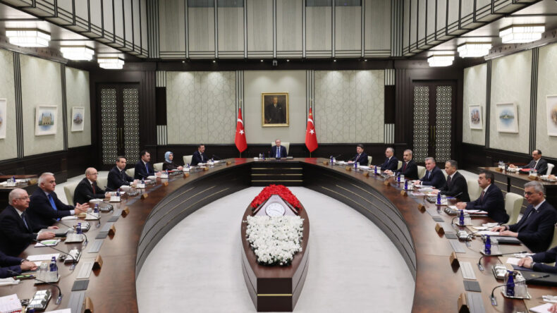 Kabine'de G&uuml;ndem: İran ve Ekonomi