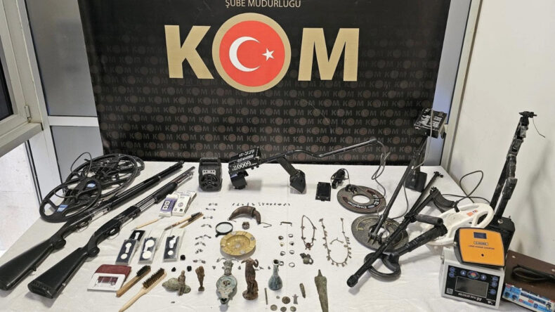 Ka&ccedil;ak&ccedil;ılık Baskınında 86 Par&ccedil;a Tarihi Eser Yakalandı: 4 G&ouml;zaltı