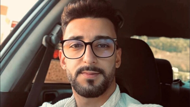 Kafa kafaya facia: Gen&ccedil; motosikletli &ouml;ld&uuml;