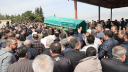 Kahramanmaraş'ta b&uuml;y&uuml;k acı: Cenazeler toprağa veriliyor