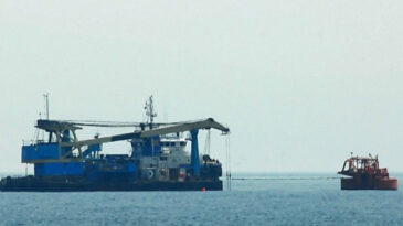Karadeniz'de Petrol Tankeri Vuruldu, T&uuml;rk Kaptan Yaralı