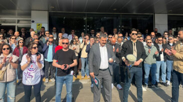 Karşıyaka Belediyesi'nde Memurlar İş Bıraktı