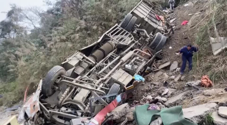 Katliam gibi kaza: 13 &ouml;l&uuml;, 30 yaralı