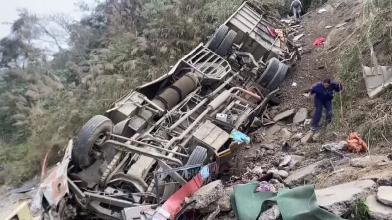 Katliam gibi kaza: 13 ölü, 30 yaralı