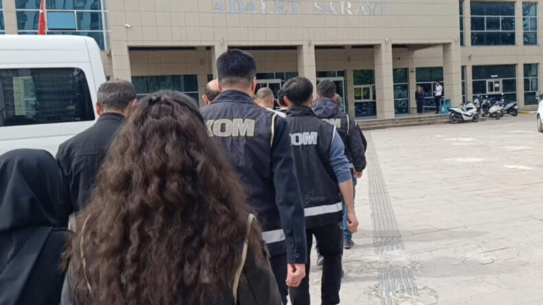 Kilis ve Gaziantep'te 2 Kilo 729 Gram Ka&ccedil;ak Altın Ele Ge&ccedil;irildi: 4 Tutuklama