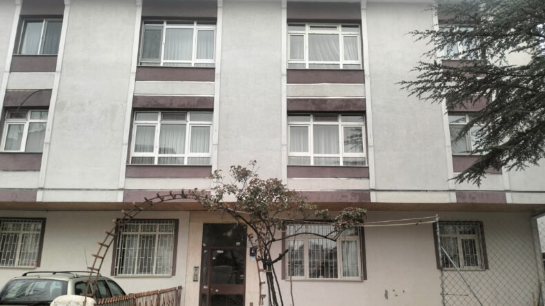 Kız arkadaşını &ouml;ld&uuml;r&uuml;p, intihar etti