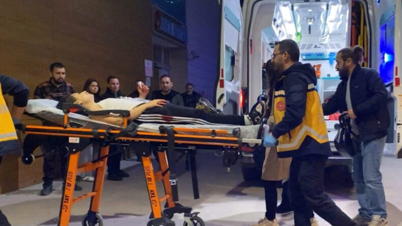 Kızların sevgili kavgası kanlı bitti! Birinin durumu ağır