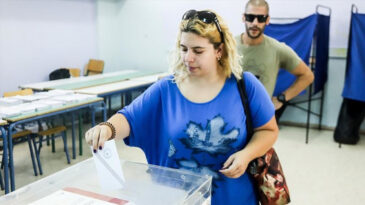 Komşuda da g&uuml;ndem erken se&ccedil;im