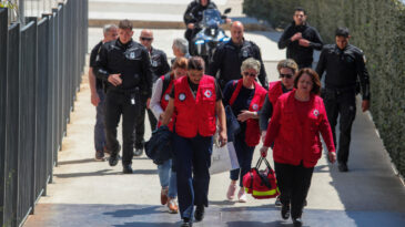 Komşuda silahlı saldırı dehşeti: 89 yaşındaki adam 5 kişiyi yaraladı