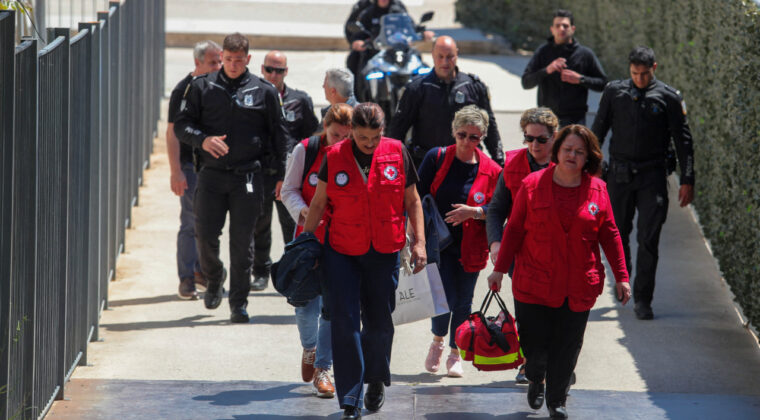 Komşuda silahlı saldırı dehşeti: 89 yaşındaki adam 5 kişiyi yaraladı