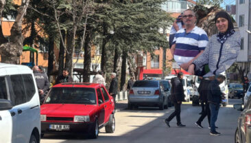 Komşularına sinirlenen &ccedil;ift ateş a&ccedil;tı: 2 &ouml;l&uuml;