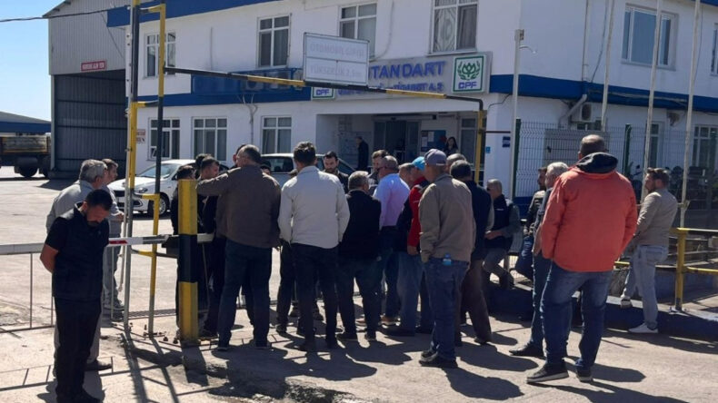 Kooperatif &Uuml;yelerinden Fabrika &Ouml;n&uuml;nde Eylem