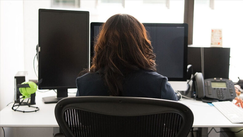 Krize ilgin&ccedil; &ccedil;&ouml;z&uuml;m: &Ccedil;alışanlara 'takım elbise yerine şort giyin' &ouml;nerisi