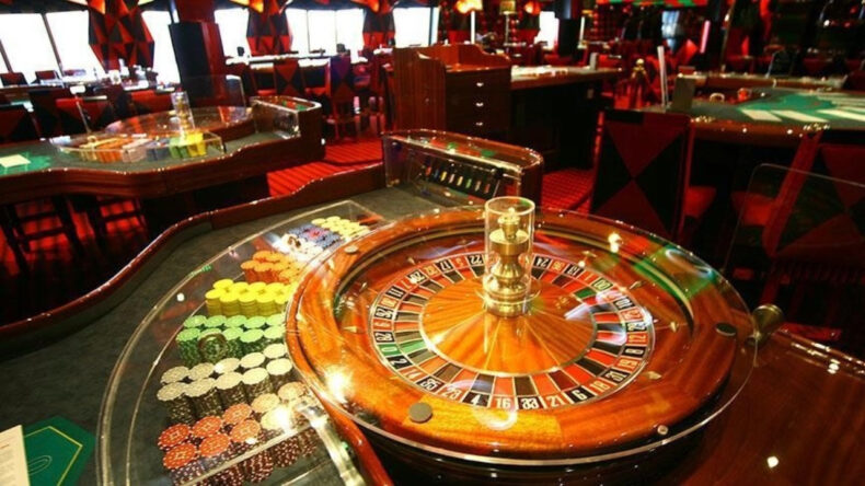 Kumandalı Düzenek Kurmuşlar: Kumarhaneye Polis Baskını