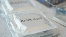 K&uuml;resel Ticaret Krizi, Prezervatif &Uuml;retimini de Vurdu