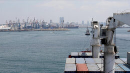 Limanda Petrol Sızıntısı: Gemi Trafiği Durdu