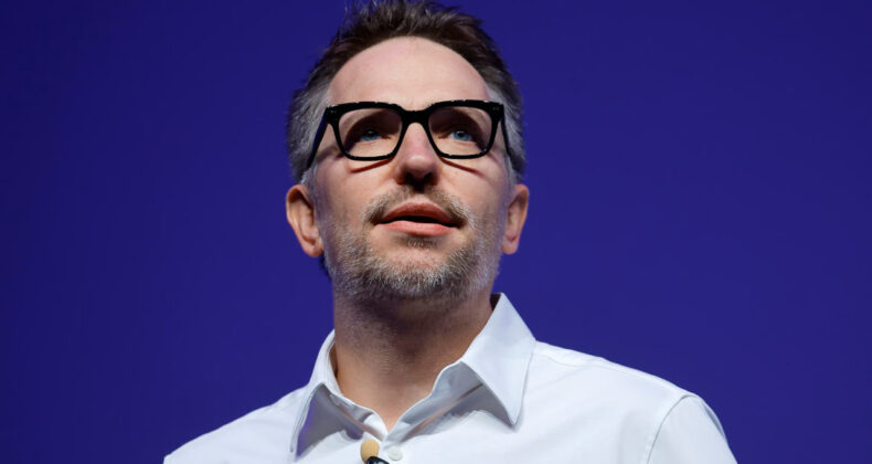 LinkedIn CEO&rsquo;su a&ccedil;ıkladı: Geleceğin işleri bu becerilere bağlı