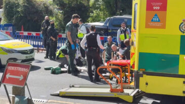 Londra'da bı&ccedil;aklı saldırı: İki kişi yaralandı
