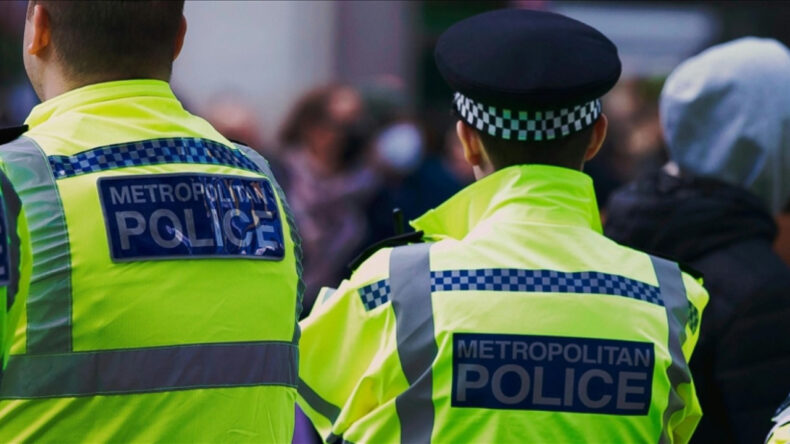 Londra&rsquo;da 's&uuml;r&uuml;c&uuml;s&uuml;z taksi' olay yerine daldı